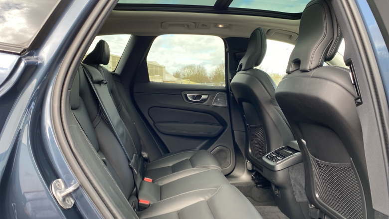 Volvo XC60 2.0 B5P Ultra Dark 5dr AWD Geartronic Petrol Estate